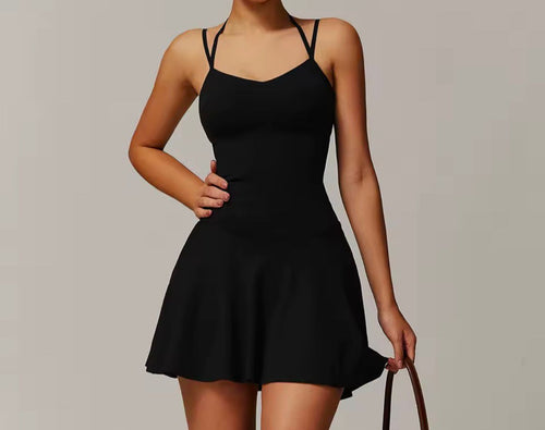 Elaborado con 75% nylon y 25% elastano. Vestido de entrenamiento  con tirantes delgados, que delinea tu curva perfecta, ayuda a mantenerte cómoda durante cualquier actividad física o deporte.