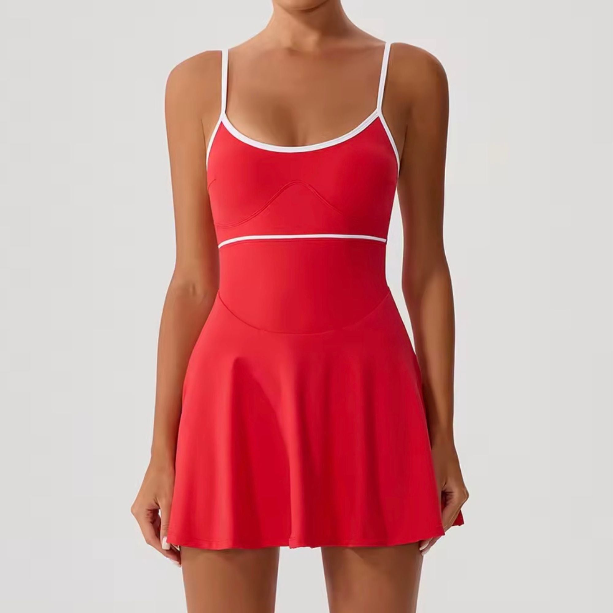 Elaborado con 75% nylon y 25% elastano. Vestido con tirantes delgados en espalda, que delinea tu curva perfecta, ayuda a mantenerte cómoda durante cualquier actividad física o deporte.